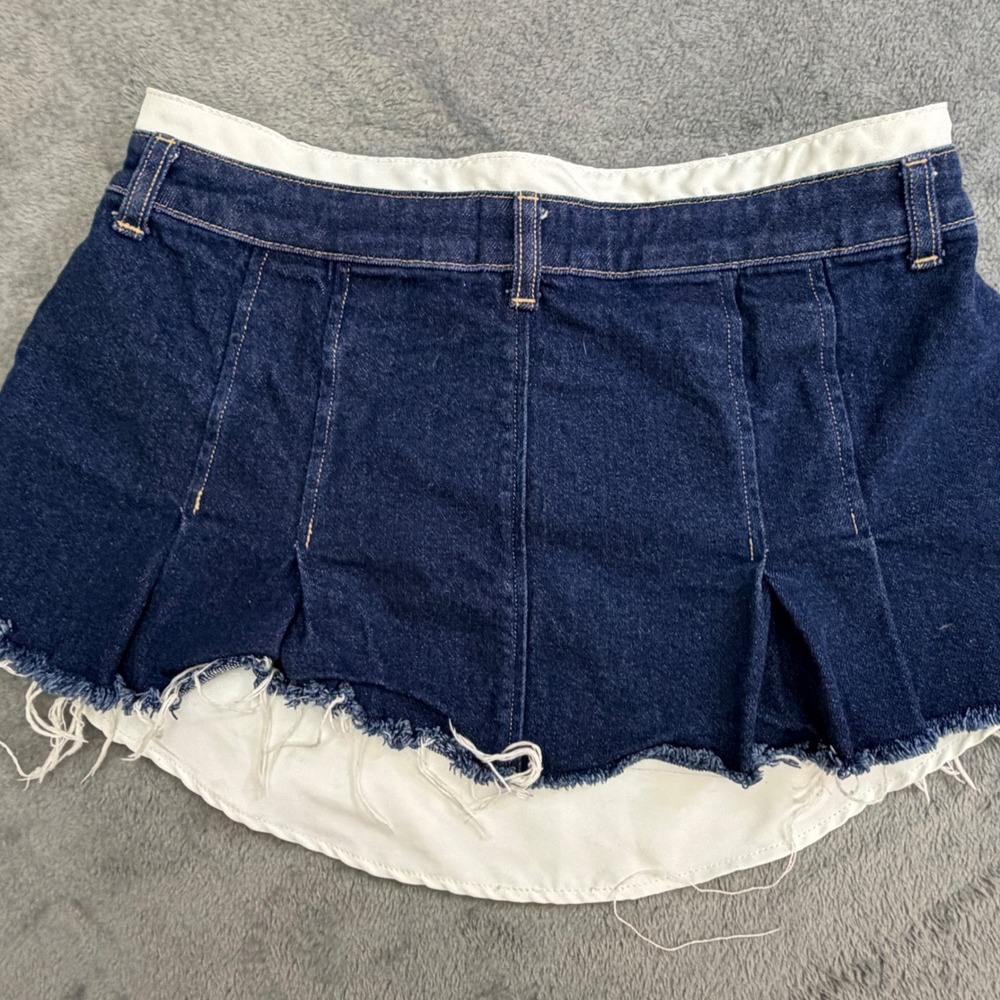 BDG Urban Outfitters Layered Denim Mini Skirt Dark Wash Raw Hem Pleated Medium - Picture 4 of 7